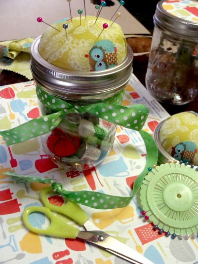 Mason Jar Pin Cushion Tutorial