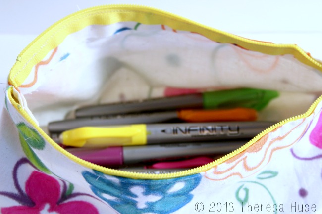 Design Your Own Fabric & Make Your Own Zipper Pouch #DIY