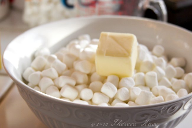 Marshmellows-in-a-bowl-topped-with-butter_shop_#shop_Theresa-Huse-2013.jpg