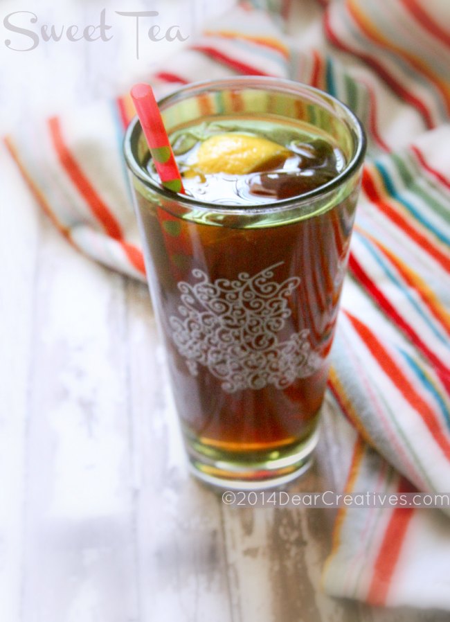 Sweet Tea with lemon and a straw