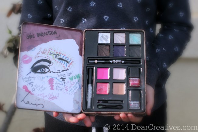 Close up of One Direction Limited Edition Makeup Kit for the holidays_© 2014 DearCreatives.com