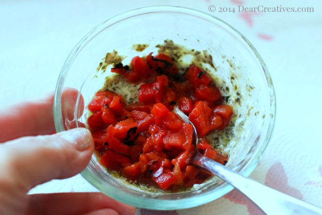 Mixing spread_ Pesto and Roasted Red Peppers_© 2014 DearCreatives.com