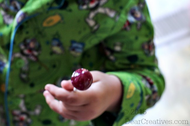 #TheMagicOfSpring |child holding a dum dums lollipop
