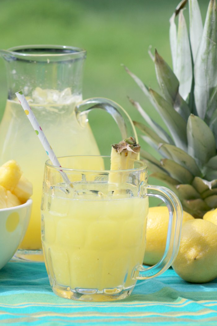 Pineapple Lemonade - easy to make pineapple lemonade. Made with fresh pineapple. It's so delicious! DearCreatives.com