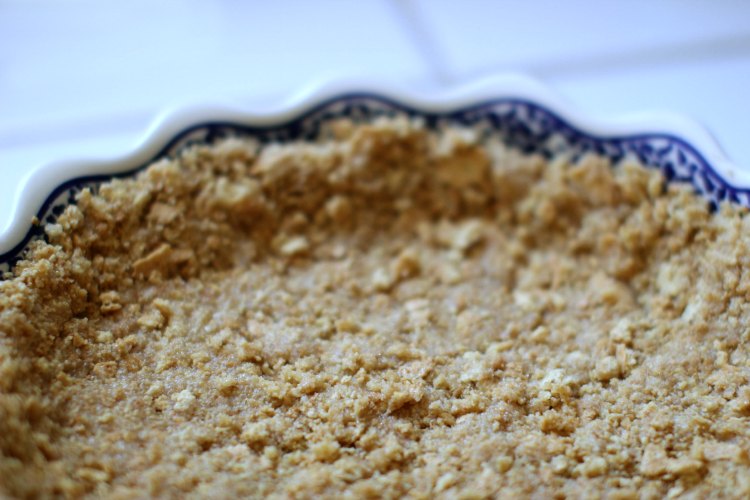 No bake desserts |Close up of graham cracker crust