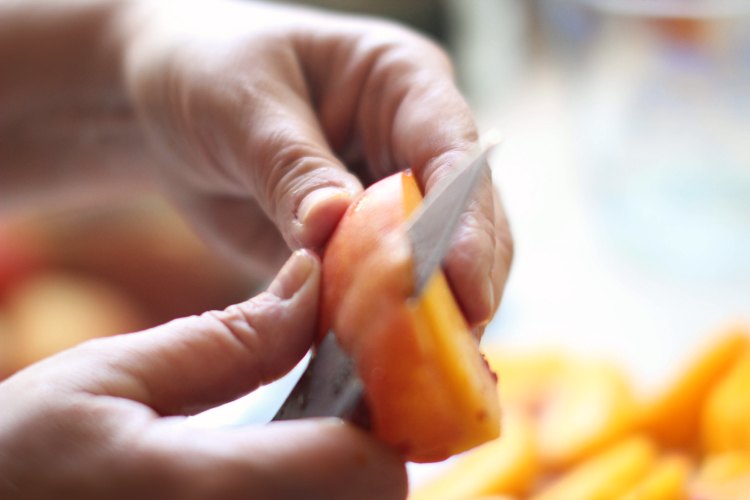  How to cut a peach for peach pie, cobbler and desserts 