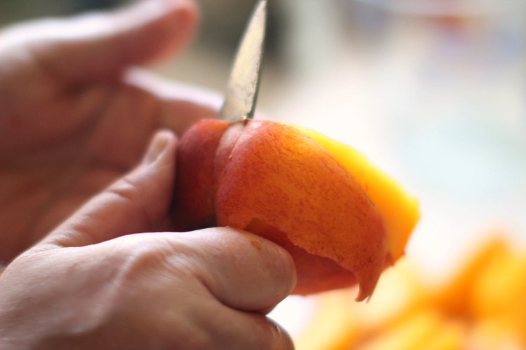  How to cut a peach for peach pie, cobbler and desserts 