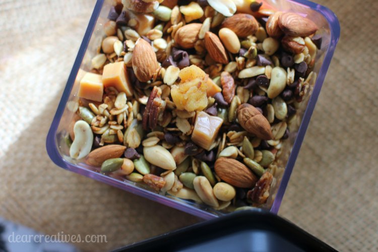 easy-trail-mix-recipe-6-ingredients-can-be-made-in-10-minutes-and-makes-great-homemade-gifts-when-added-to-jars-this-quick-and-easy-recipe-is-easily-adapted-with-your-favorite-ingredients