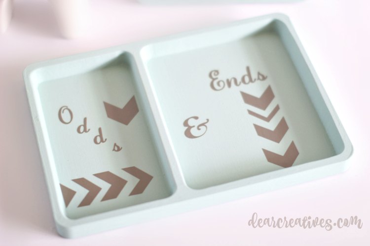 DIY Crafts Projects Odds and Ends catch all tray DearCreatives.com | DIY Craft Projects Barn Red Dixie Belle Chalk Paint DearCreatives.com | DIY Craft Projects painting with Dixie Belle Chalk Paints DearCreatives.com | DIY Craft Projects that anyone can do. You'll love transforming your projects with chalk paint and a few other supplies!