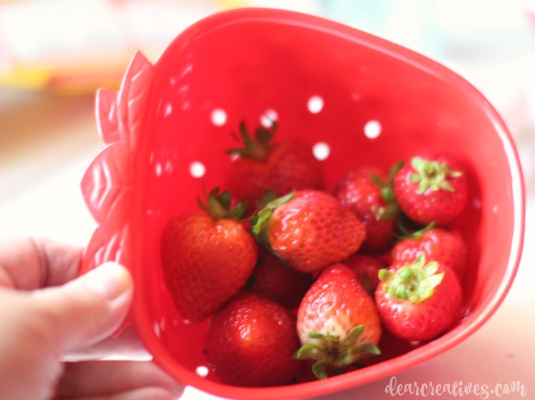 candy making how to make chocolate dipped strawberries rinse well and dry. grab the other easy steps at DearCreatives.com