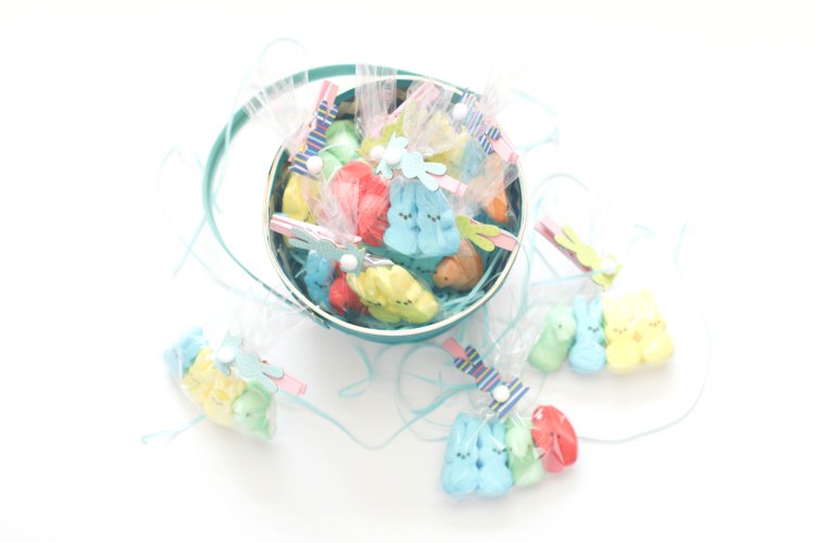 Easter treats Peeps Treat Bags In an Easter Basket. This is an easy and fun DIY that can be used for Easter, a party or celebration.