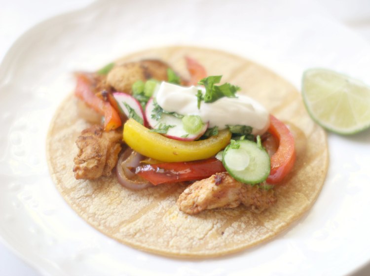 Review Sun Basket Meal Kit Delivery Review DearCreatives.com Chicken Fajitas made with Sun Basket kit recipe and ingredients. Visit to see full review.