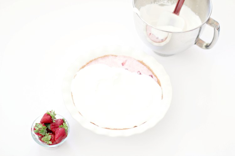 strawberry icebox pie, icebox pie, icebox cakes, no bake desserts DearCreatives.com With whip cream topping this is an easy no bake pie