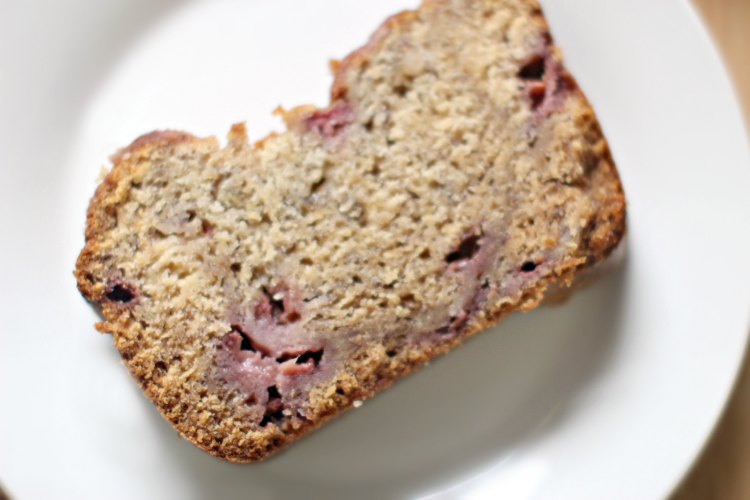 Strawberry Bread Recipe DearCreatives.com Fresh baked homemade strawberry banana bread