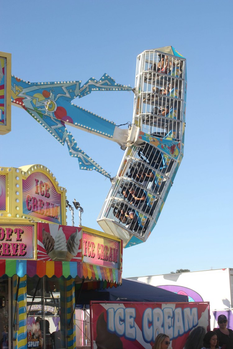 Mid State Fair high voltage ride goes upside down and is a thrill ride - DearCreatives.com