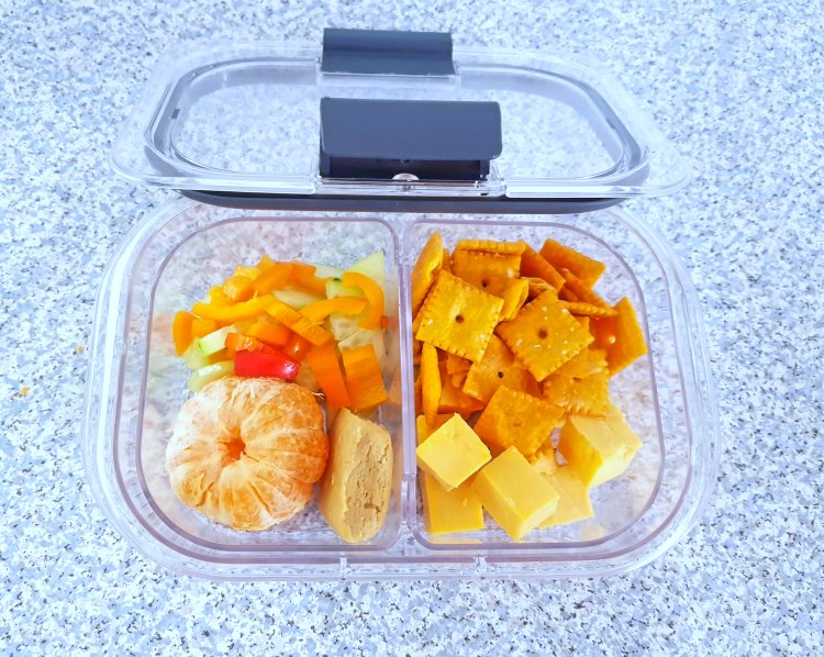 Meal prep storage containers. Tips, and ideas for lunches, and snacks at DearCreatives.com