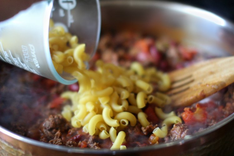 ground beef recipes - chili mac recipe- DearCreatives.com- Add uncooked noodles to the chili recipe