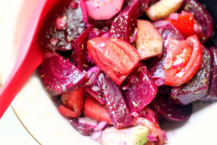 beet salad recipe- You'll love this beat salad with tomatoes, cucumbers and homemade vinaigrette. DearCreatives.com