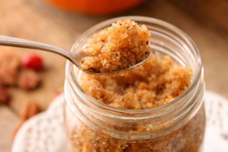 Homemade Chai Sugar Scrub © 2017 DearCreatives.com