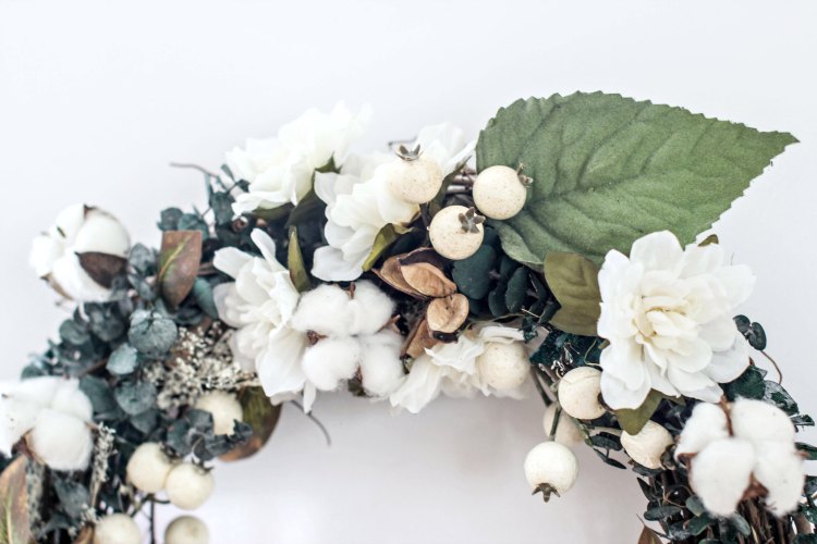 Top of the Farmhouse Wreath DIY © 2017 DearCreatives.com