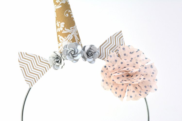 Larger decorative flower added to unicorn craft. Full unicorn DIY at DearCreatives.com