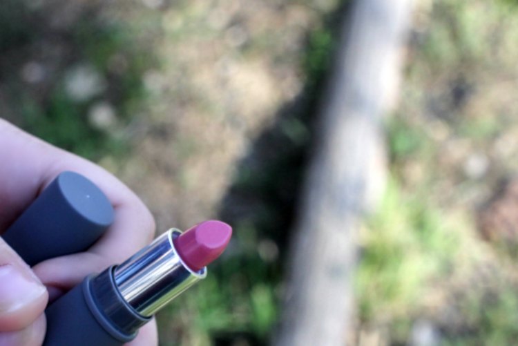 peony lipstick stowaway © 2018 DearCreatives.com