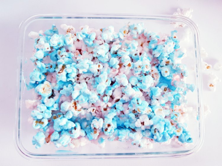 Add layer of blue vanilla candy melts on top of pink pink popcorn. DearCreatives.com