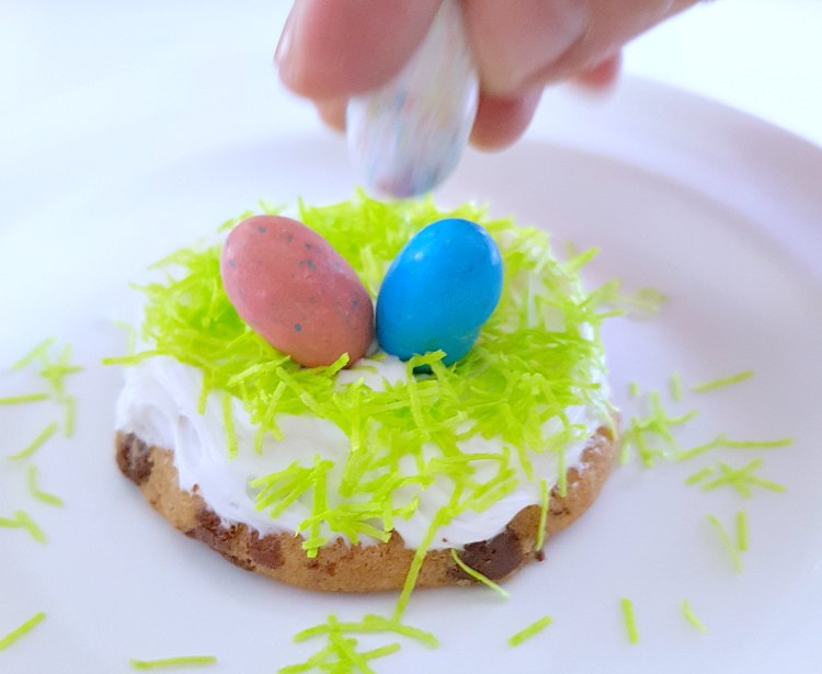 Adding robins nest eggs to the Easter Cookies © 2018 DearCreatives.com