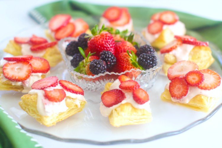 Strawberries and Cream Puff Pastry Tarts- DearCreatives.com