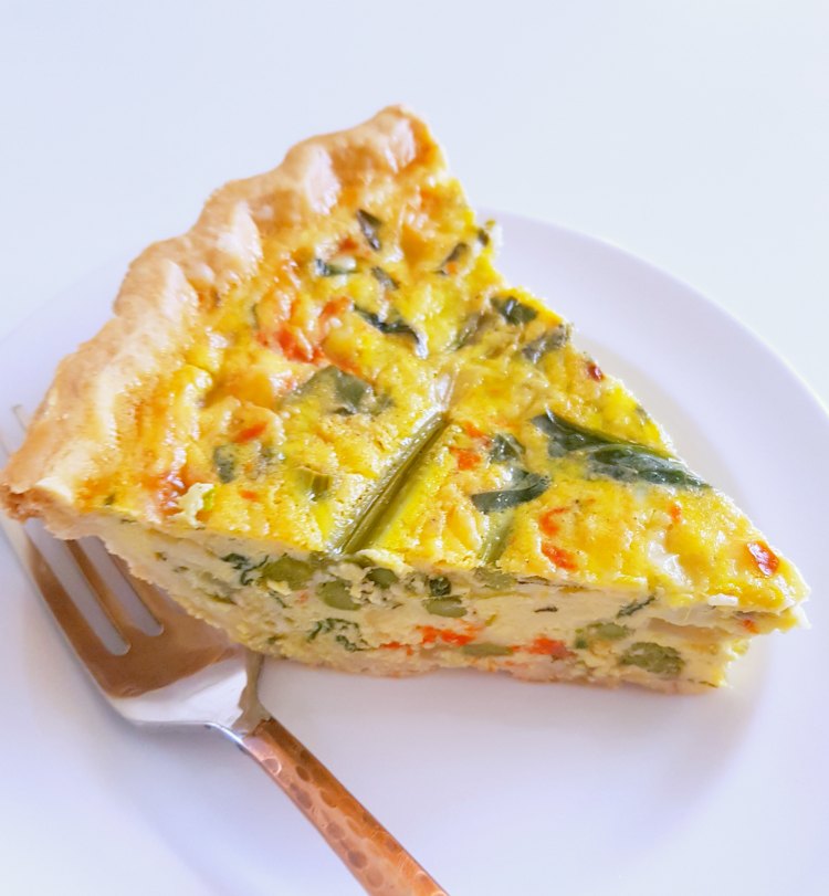 Slice of Asparagus Quiche | Asparagus Fontina Cheese Quiche with Roasted Red Peppers. This is an easy quiche recipe perfect for a Sunday brunch, dinner, baby shower or bridal shower menu plan. DearCreatives.com #quiche