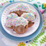 chocolate dipped cookies for Easter or spring treats. This is an easy how to recipe, that anyone can make at home. Just like the cookies you see at the bakery. See how at DearCreatives.com