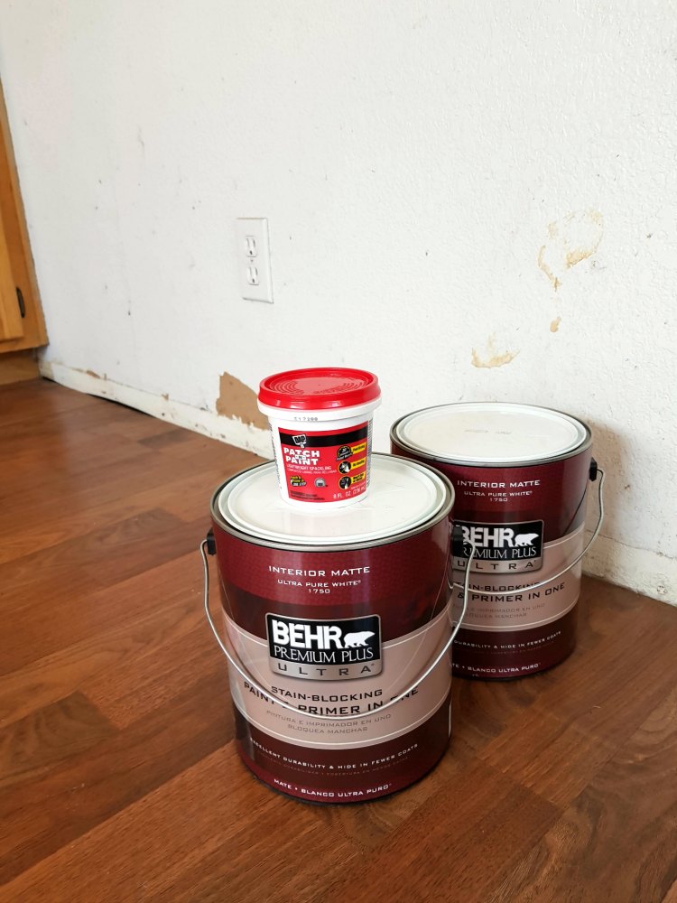 home decor project , patching and painting walls usng patch paint, and BEHR paints © 2018 Theresa Huse
