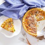Cheese Mushroom Quiche Recipe that is so easy to make. Layer all the cheesy goodness on the top, and each bite is to die for. Grab this must try recipe at DearCreatives.com #quiche #brunch #cheese #mushroom #cheesemushroomquiche