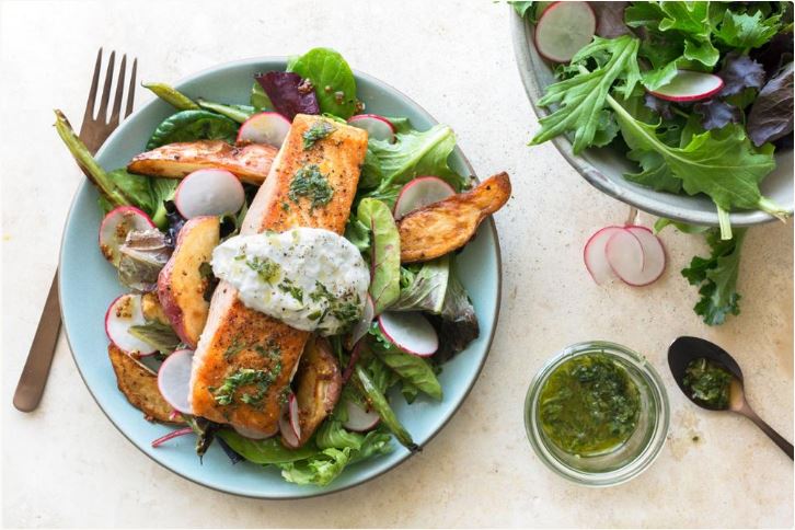 Salmon with potatoes and green beans