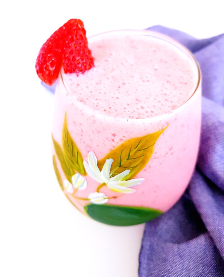 Strawberry Smoothie (Recipe + Vitamix Review)