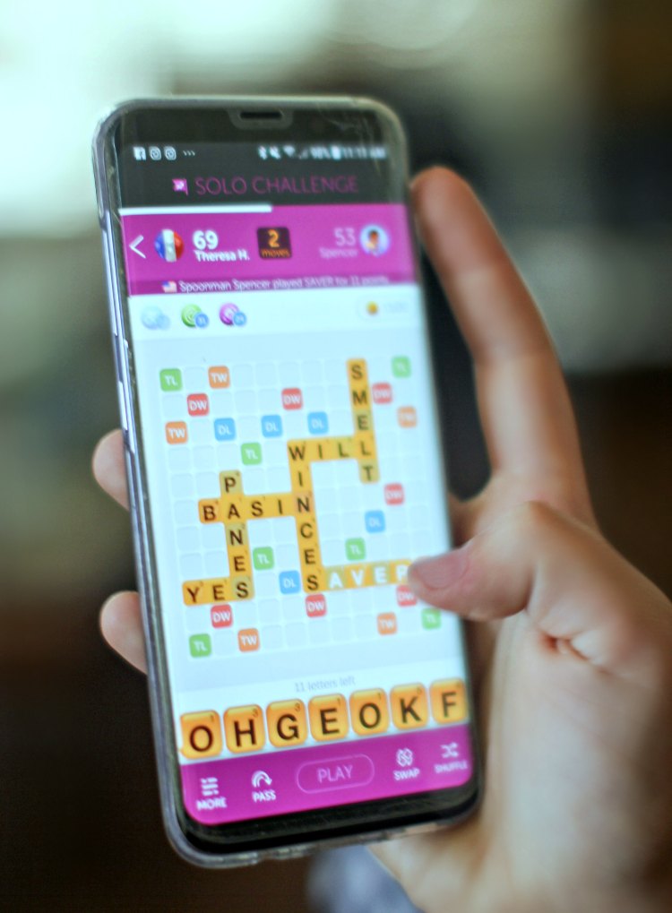 moving the letter tiles around the mobile game words with friends 2, brain teaser © 2018 DearCreatives.com