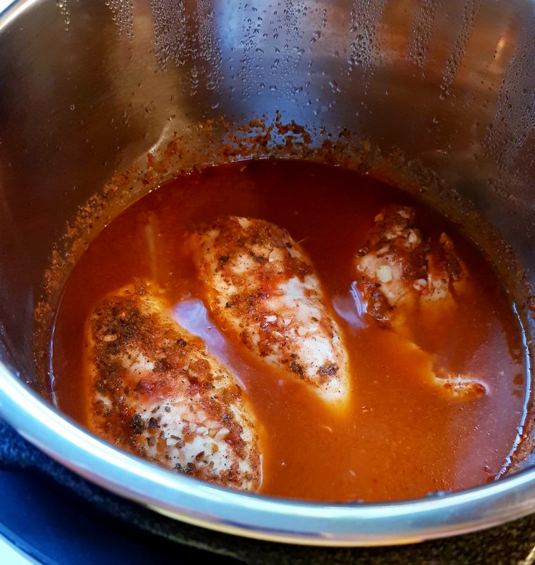 Cooked Chicken for Chicken Tacos in the Instant Pot- Easy Instant Pot Tacos recipe Dearcreatives.com