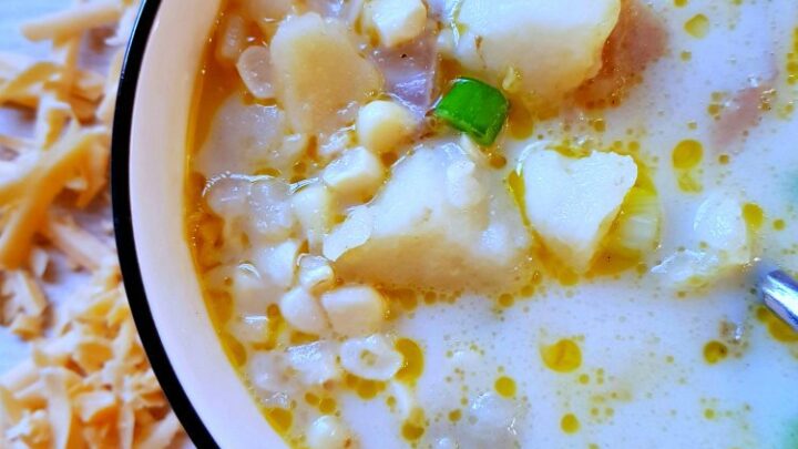 Potato Corn Chowder - soup recipe that is so easy to make. Must try soup recipe!soup recipe that is so easy to make and perfect for a cold day. You can make this in the instant pot, crockpot or stove top. I love this chowder soup recipe. DearCreatives.com #potatocornchowder #potatosoup #souprecipe #soup #chowder #recipe #easy #instantpot #stovetop #crockpot #comfortfood #healthy #vegetarian #warmup #cozy #tasty #delicious