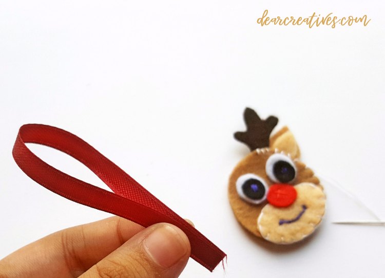 Making a loop with the ribbon for the Christmas ornament step 8 felt reindeer DearCreatives.com