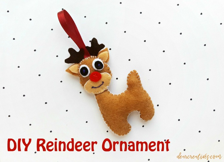 See how to make this Reindeer Ornament -felt Christmas ornaments to make. #reindeer #ornament #felt #crafts #diy DearCreatives.com