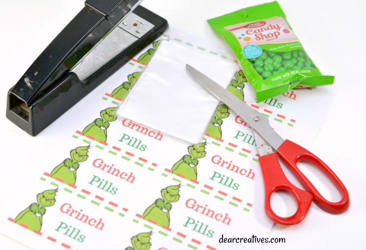 Supplies for The Grinch Treat Toppers DIY DearCreatives.com #grinch #treats #printables #freeprintable #treattoppers #diy #dearcreatives 