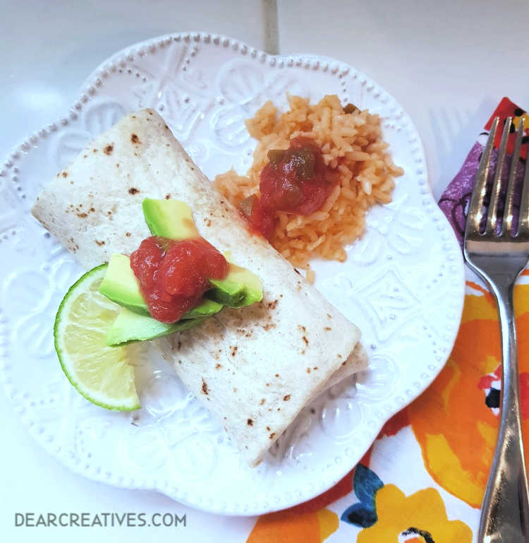 vegan burrito - with chicken fajita taste and flavors. Find out more about this easy meal idea. DearCreatives.com