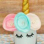 Unicorn Jar Topper - This unicorn jar diy is easy to make for your parties or for unicorn centerpieces. Find this diy so many more unicorn diys at DearCreatives.com #unicornjardiy #unicornjartoppers #unicornjars #unicorndiycenterpieces #dearcreatives