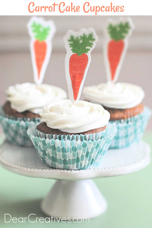 carrot cake cupcakes - Grab this moist, easy to make carrot cake cupcakes recipe at DearCreatives.com #carrotcakecupcakes