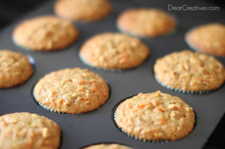 carrot cake cupcakes that have just been pulled out of the oven and tested for doneness. how long to bake carrot cake cupcakes? answers in post at DearCreatives.com