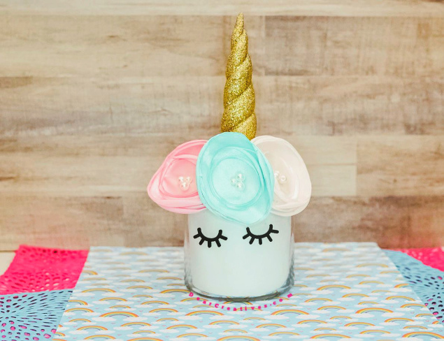 unicorn jar with flowers - find how to and more unicorn diys at DearCreatives.com