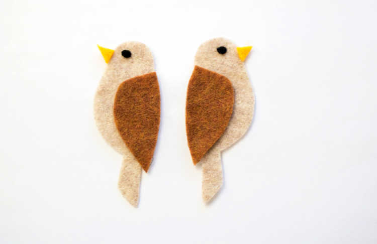 both eyes glued to the felt cut out birds - grab full instructions and free printable template at DearCreatives.com