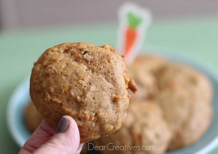 freshly baked carrot cake cookie-Grab the easy carrot cake cookie with pineapple recipe at DearCreatives.com