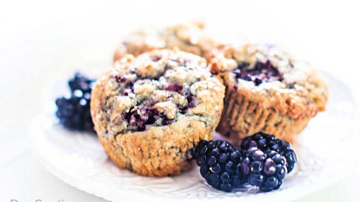 Blackberry muffins recipe - Easy delicious blackberry muffins. Winning blackberry muffins recipe! DearCreatives.com