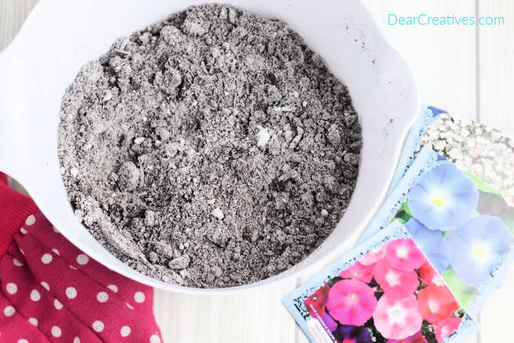 Seed Bombs Dirt mixture and flower seeds - DIY seed bombs © 2019 DearCreatives.com